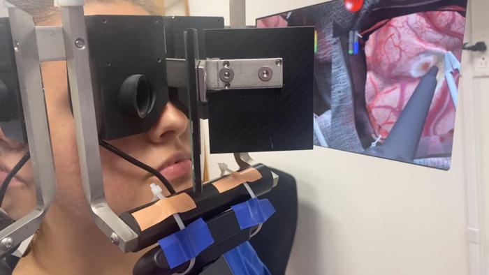 a-new-role-for-intelligent-tutors-powered-by-ai-in-brain-surgery? 