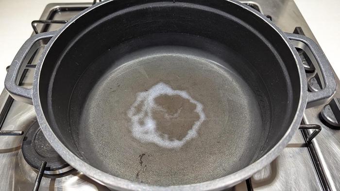exploring-the-formation-of-salt-deposits-in-your-pasta-cooking-pan
