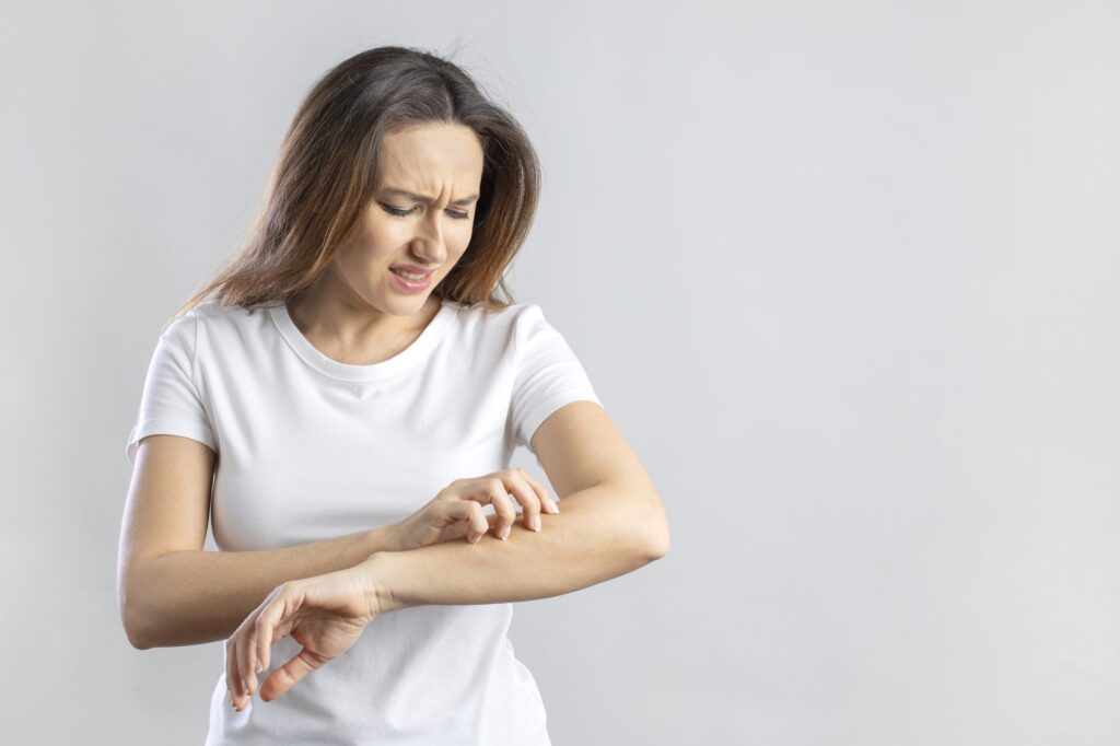 scratching-an-itch:-a-double-edge-sword-that-sharpens-inflammation-and-immune-defenses