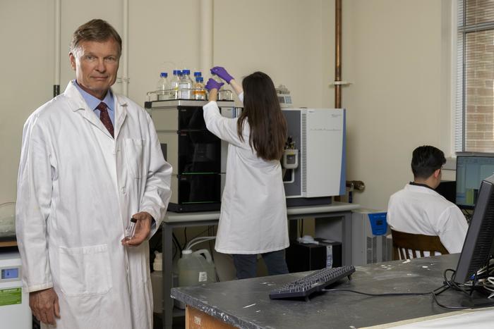 prominent-uta-chemist-honored-with-prestigious-international-award