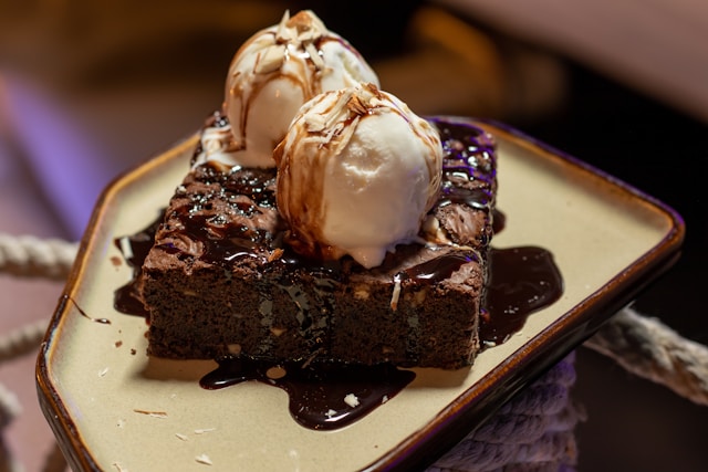 neurons-that-signal-satiety-also-trigger-a-sweet-tooth-in-mice