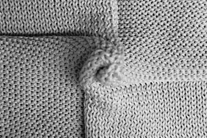 exploring-the-intersection:-insights-from-theoretical-physics-and-the-art-of-knitting