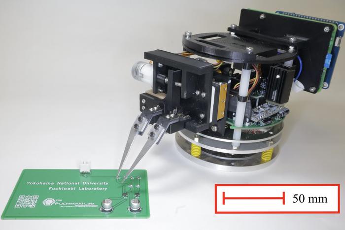 miniature-‘rhinoceros-beetle’-robot-executes-precision-tasks-in-challenging-environments