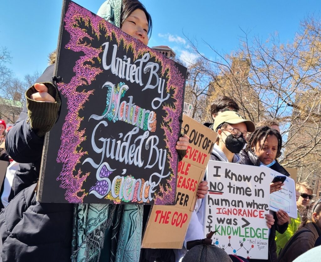 scientists-in-nyc-rally-to-defend-and-stand-up-for-science 