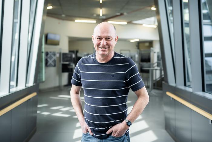 researchers-at-iocb-prague-making-strides-toward-a-cure-for-autoimmune-hair-loss