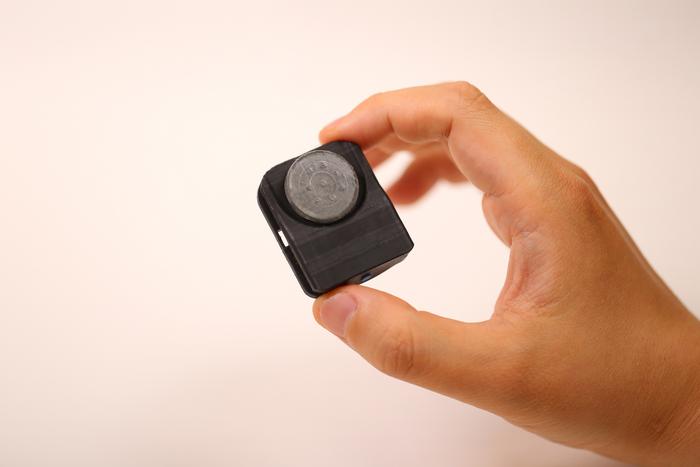 revolutionary-wearable-device-tracks-your-skin’s-vital-signs