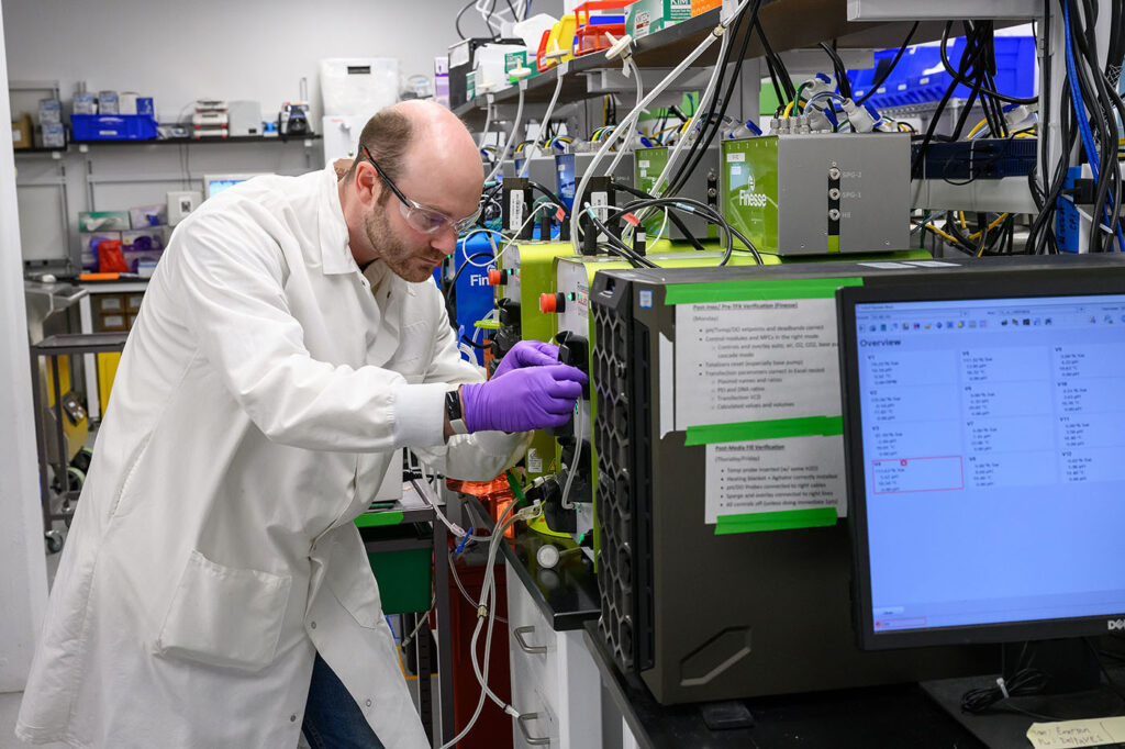 conquering-the-complexities-of-aav-manufacturing:-advances-in-efficiency,-scalability,-compliance