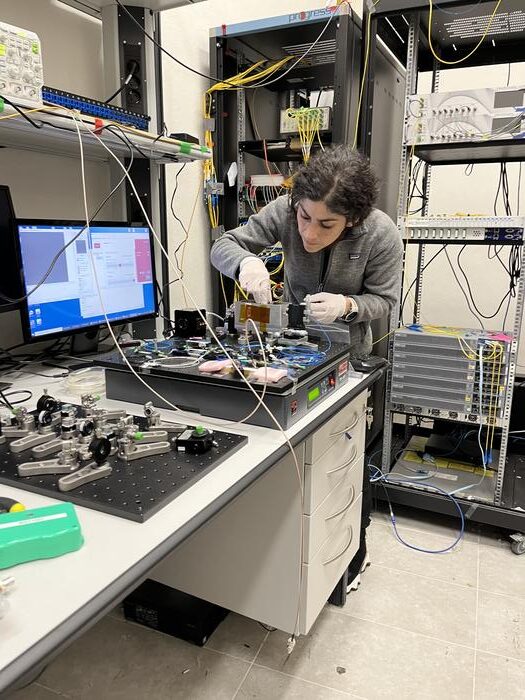 scientists-achieve-ultra-precise-optical-clock-signal-transmission-through-multicore-fiber