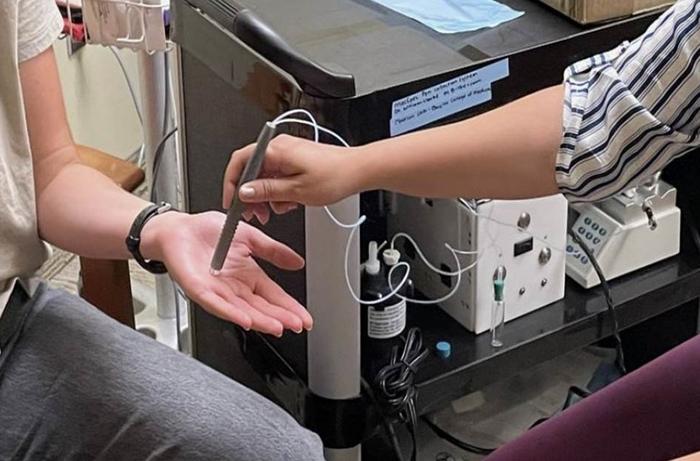 new-‘masspec-pen’-device-offers-rapid-detection-of-opioids-through-skin-analysis