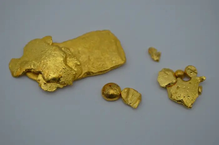 striking-gold:-e-waste-mining-uncovers-wealth-while-benefiting-the-environment