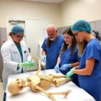 biomedical-students-appreciate-learning-anatomy-with-cadavers