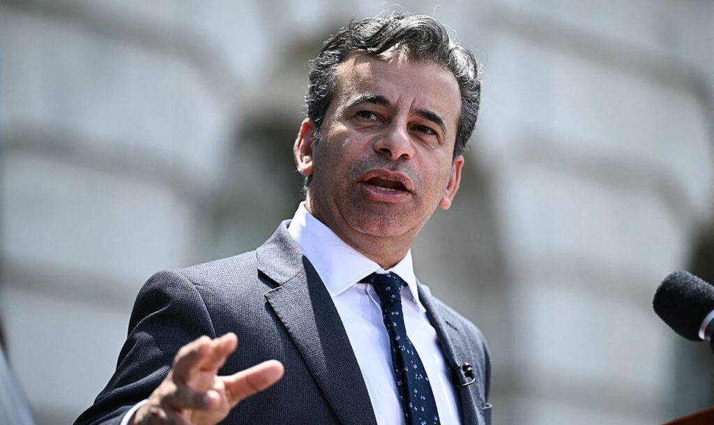 lawmakers-probe-fda’s-new-priority-voucher-program,-cite-corruption-and-rushed-review-concerns