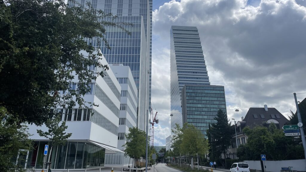 roche-diagnostics-business-nudges-up-2%-in-’25-as-china-headwinds-buffet-asia-pacific-sales