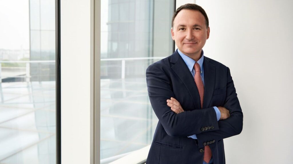 gsk’s-new-ceo-looking-for-$2b-to-$4b-deals-‘hiding-in-plain-sight’