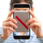 restrictive-smartphone-policies-in-schools-slightly-reduce-staff-costs,-study-finds