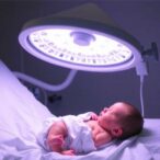 intensive-phototherapy-for-neonatal-jaundice:-efficacy-and-risks