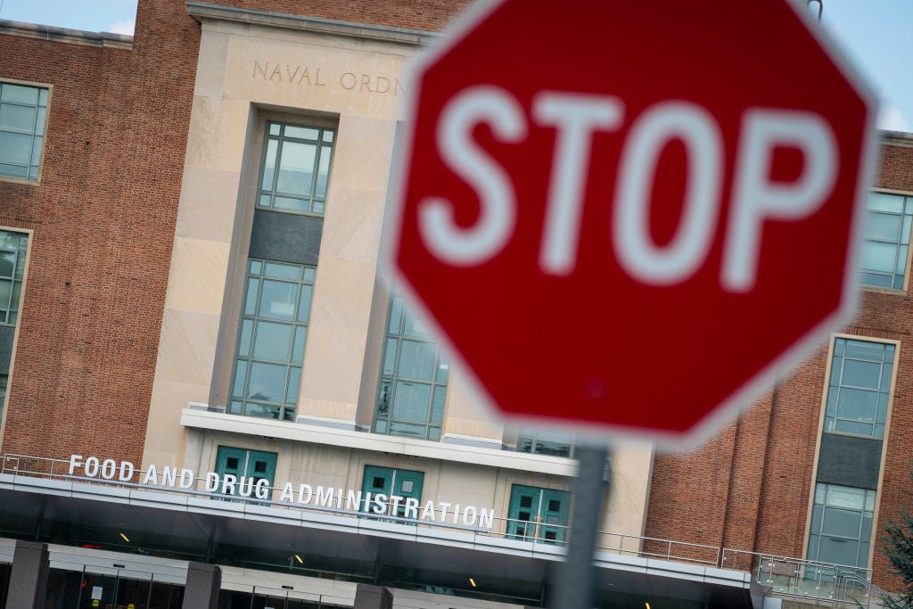 senior-fda-official-refutes-uniqure’s-claims-amid-controversy-over-huntington’s-gene-therapy