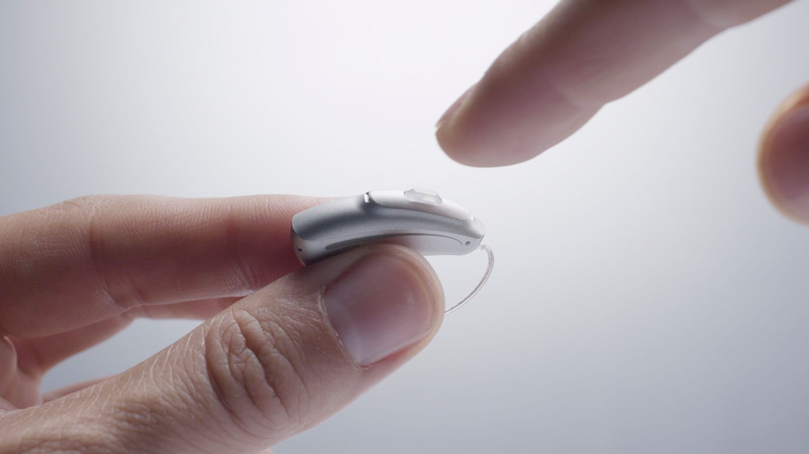 amplifon-to-build-vertical-hearing-aid-player-with-e2.3b-gn-acquisition